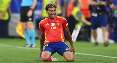 بعد تألقه في يورو 2024.. وكيل لامين يامال يطالب برشلونة بزيادة راتب اللاعب